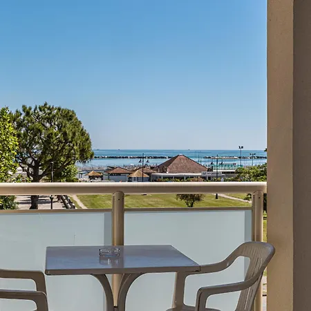 Hotel Altamarea Cesenatico Exterior photo